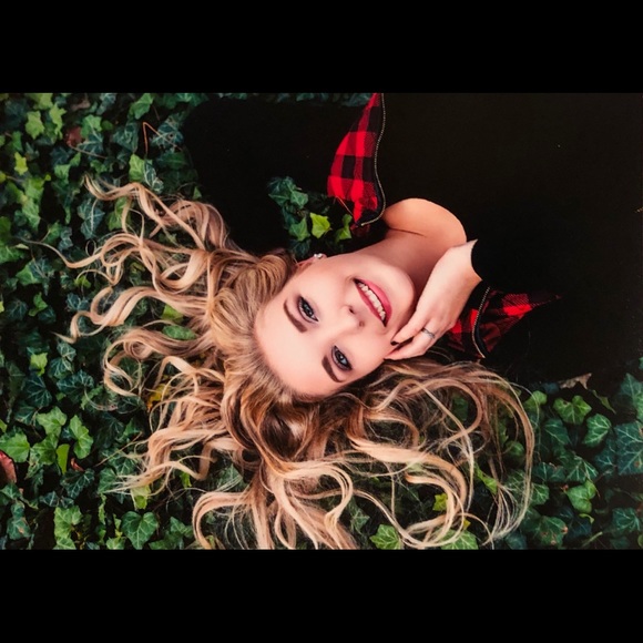 Meet your Posher, Madison - Picture 1 of 1